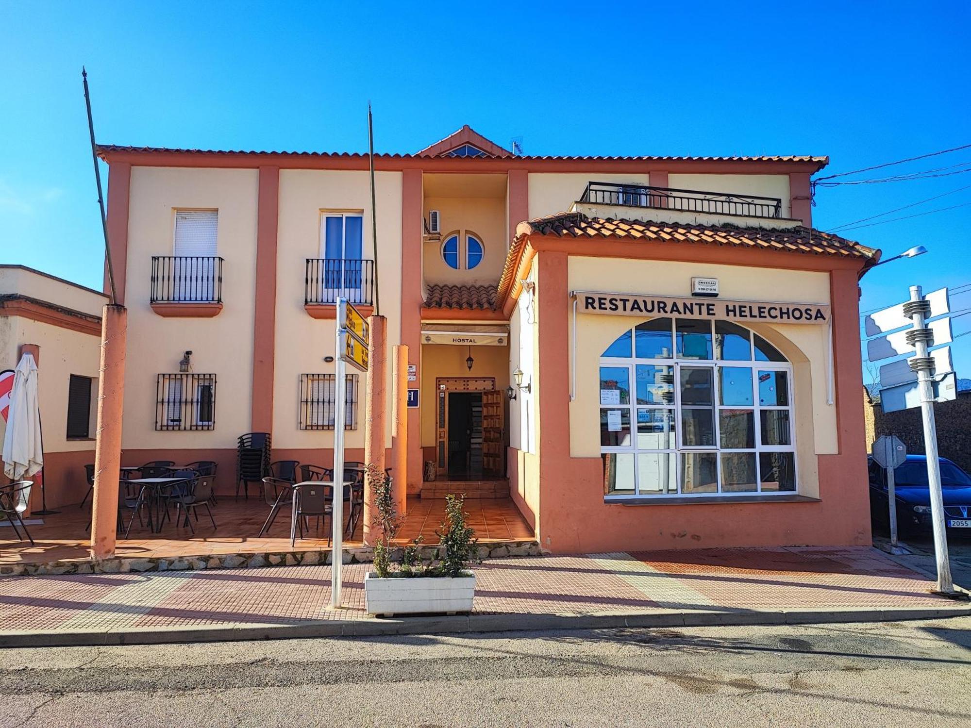 H Helechosa Hotel Bagian luar foto